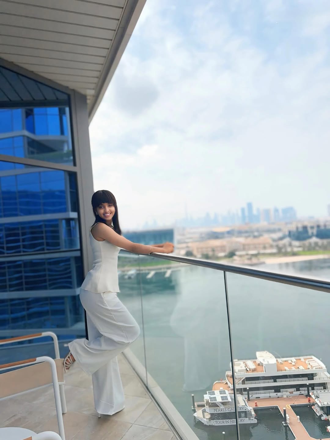 LENIZ travel balcony portrait